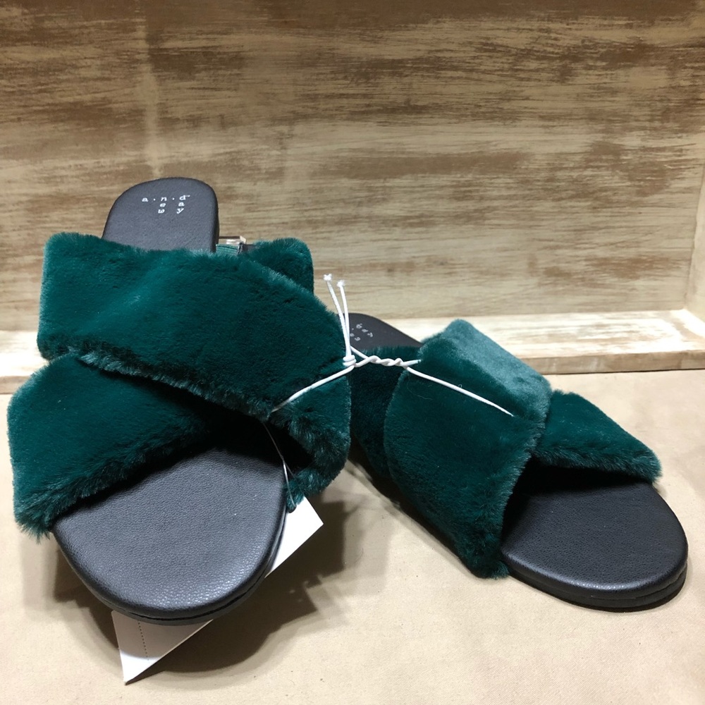 Women's Frannie Crossband Faux Fur Sandals NWT